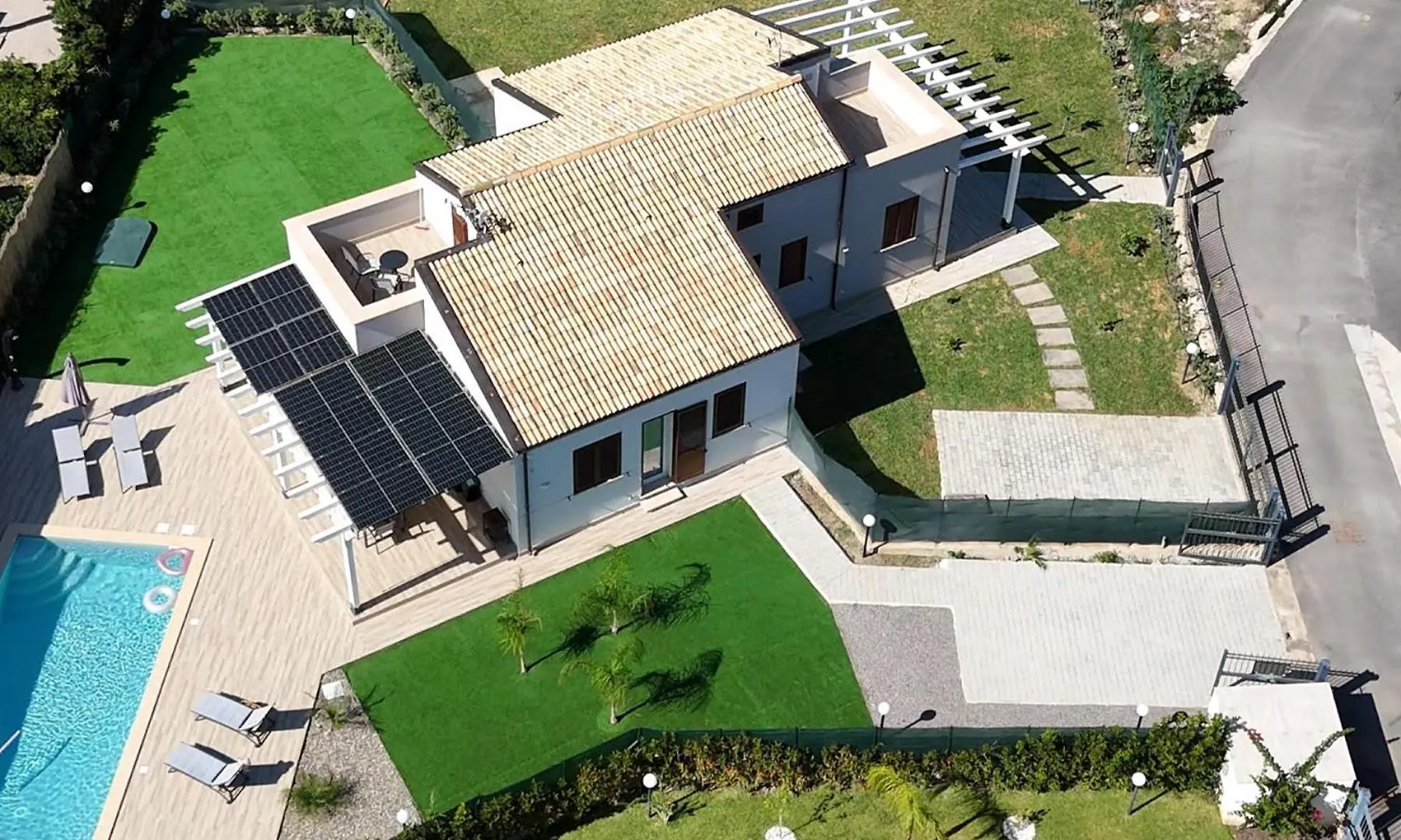 Villa Giada 캄포펠리체 디 로첼라
